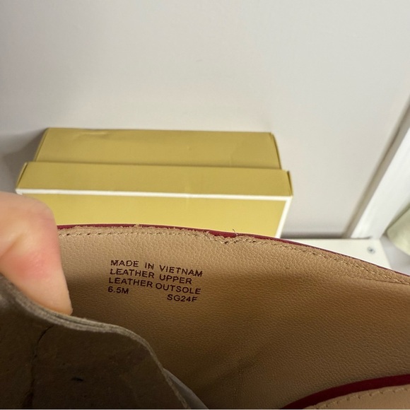 Michael Michael Kors - Halle Leather Mules in Deep Red - Gold Heel - NWB 6.5 - Picture 8 of 11